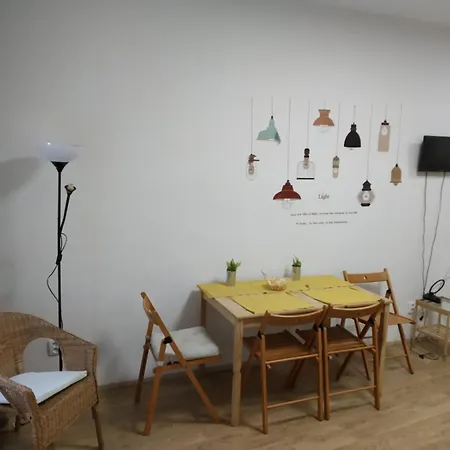 Spacious 5 Person Great For Families Or Friends Brünn